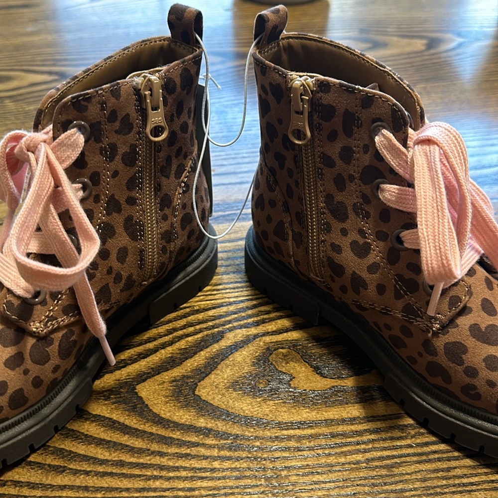 NWT Cat & Jack Animal Print Boots ๐ - Picture 6 of 6